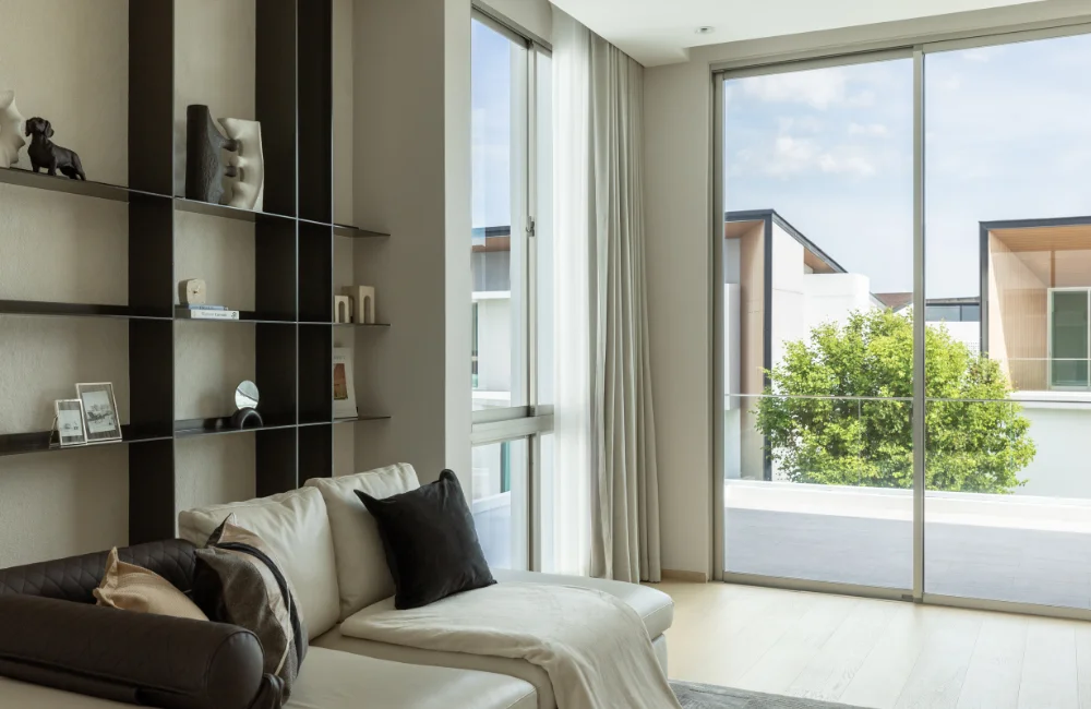 ข้อดีของการติดฟิล์มกระจกบ้านด้านในที่ต้องรู้